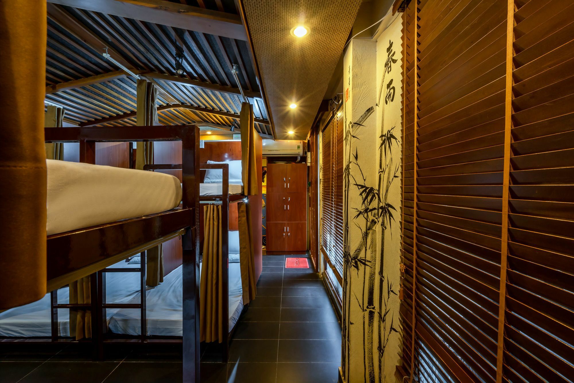 Bunk Bed in Mixed Dormitory Room